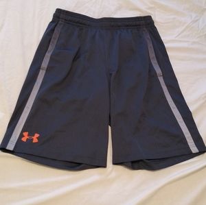 Men's Under Armour loose fit shorts size Medium